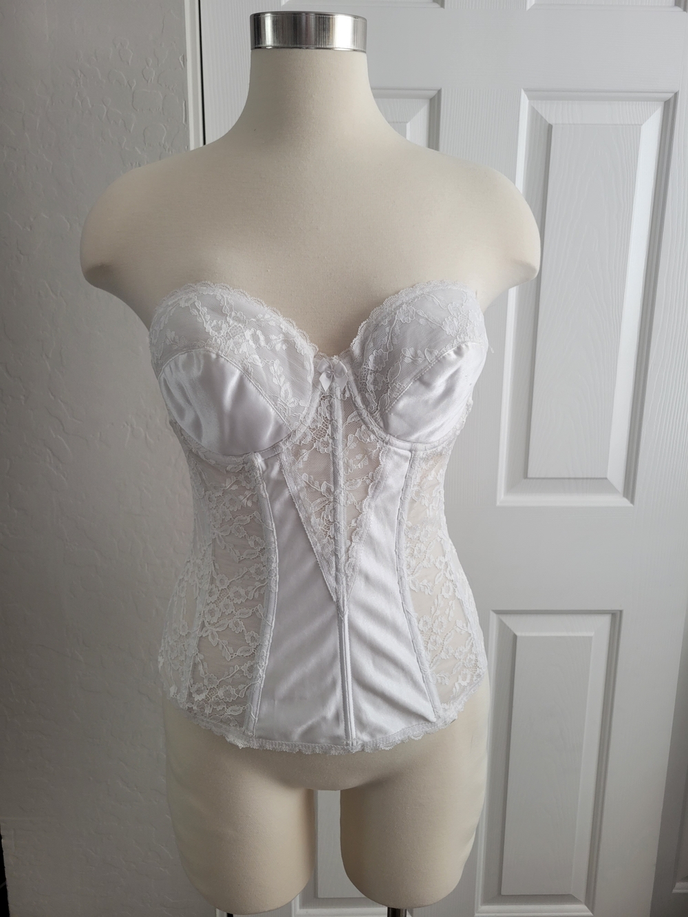 White Lace Strapless Bustier Corset Top - Elegant Bridal Shapewear